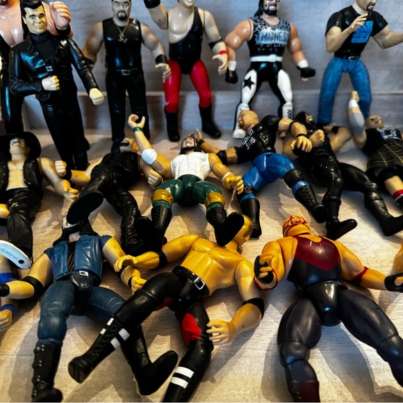 Vintage 1990’s WWE wrestler. Lot of 20 includes stone cold Steve Austin - Picture 3 of 6